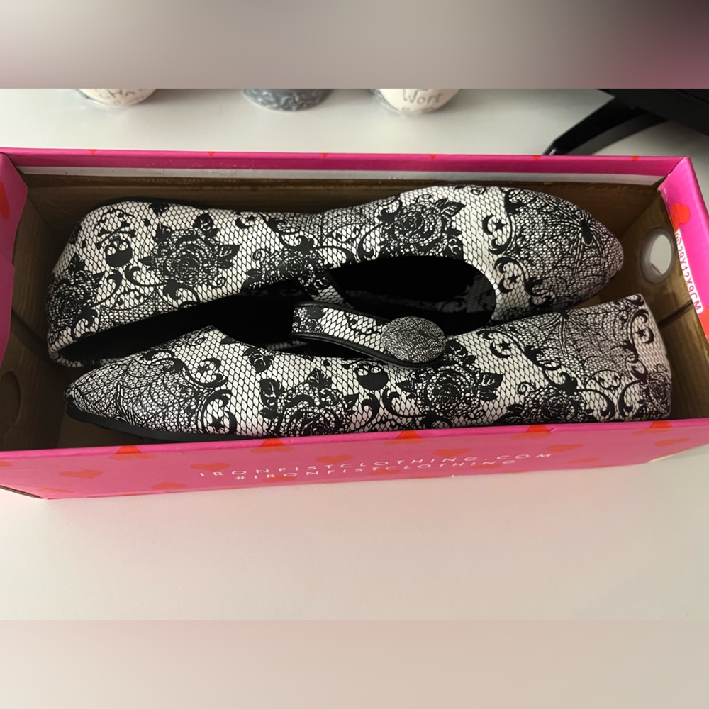 Iron fist skull & rose flats